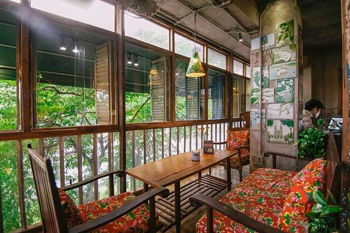 trang trí quán cafe bình dân tầng trệt