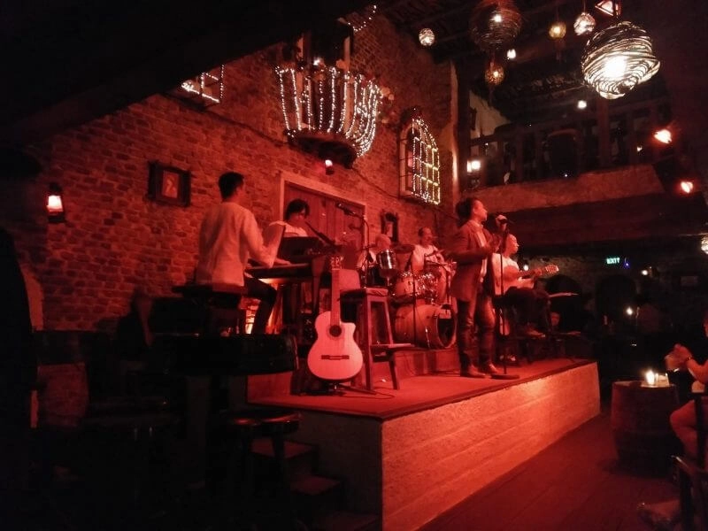 quán cafe bar ở Sài Gòn