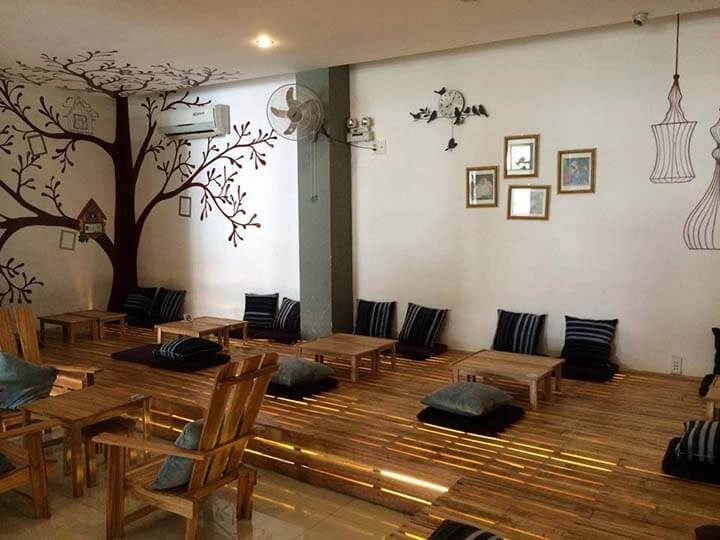 trang trí quán cafe bình dân nhiều tầng